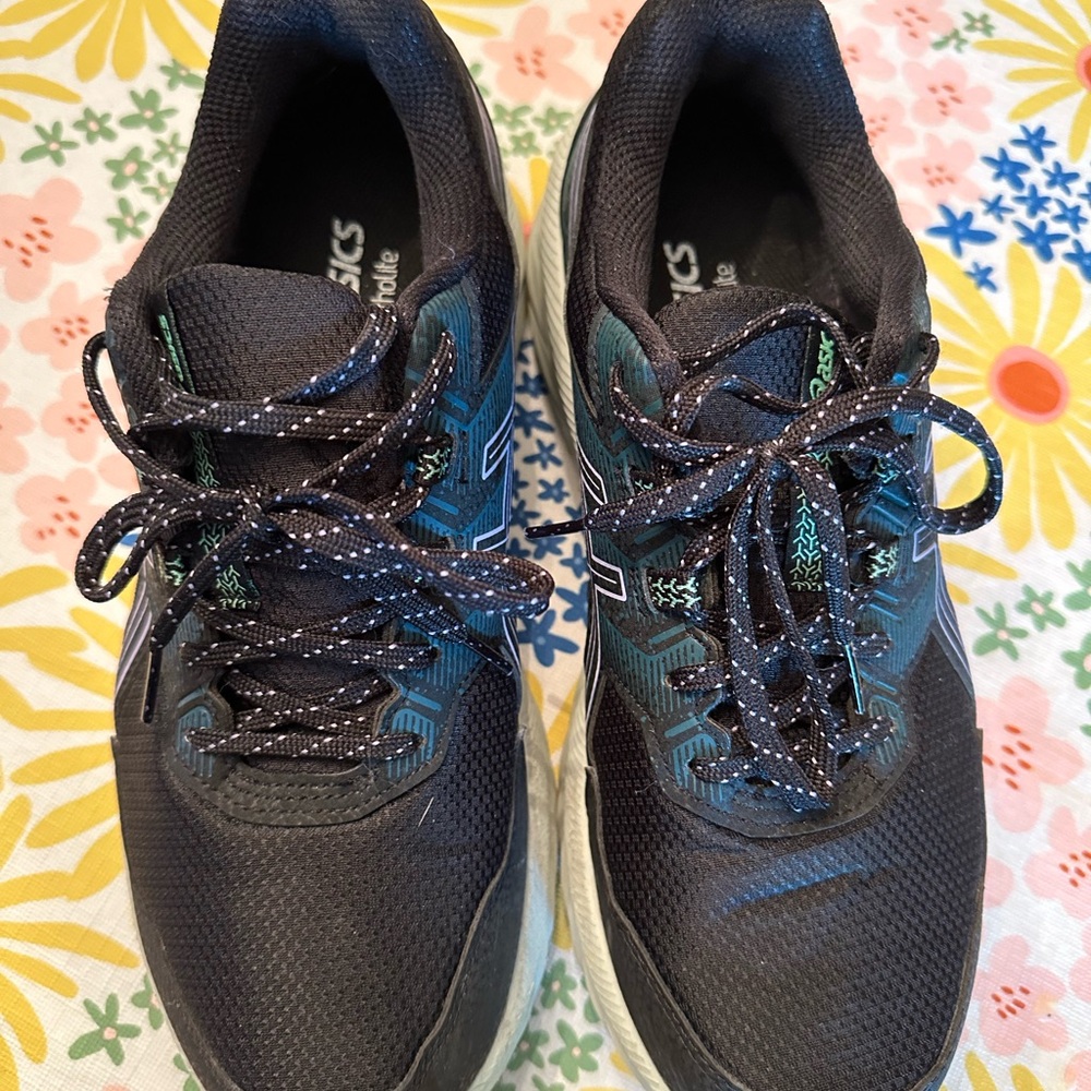 ASICS - Picture 2 of 4